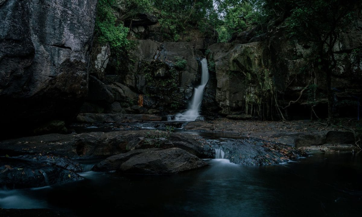 Thác Thầy Tu nằm sâu trong vườn quốc gia Phú Quốc