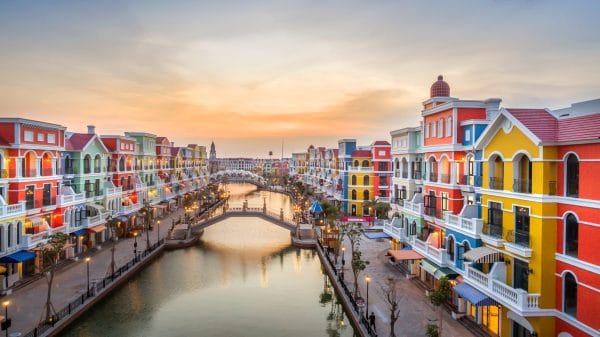 Phu Quoc Nang Tien Ca Long Lay Giua Dai Duong