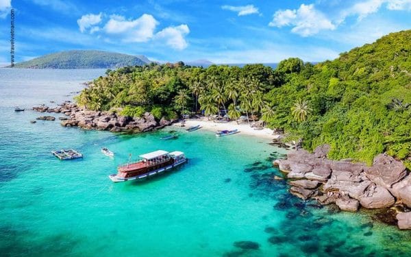 Phu Quoc Nang Tien Ca Long Lay Giua Dai Duong